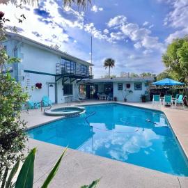 Biketoberfest special! Garage parking & private pool!, hotel v destinaci Edgewater