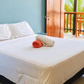 The Big Drop Surf House, Playa Maderas, Hotel in Playa Maderas