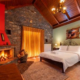 Ta Petrina, hotel a Áno Khóra
