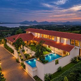 Viesnīca StayVista at GK-Bella Vista With Infinity Pool, Lake View pilsētā Wādhiware