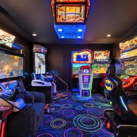 Sleeps 18! Arcade, hot tub, vball, pets, firepit