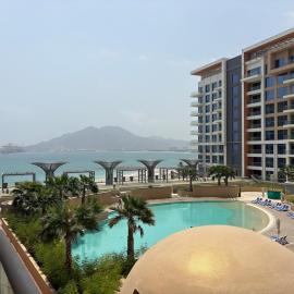 Beachfront 2BR Maids Room Khorfakkan Airmyhome, hotel a Khor Fakkan