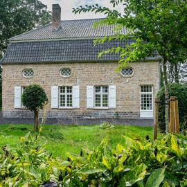 Charming villa in the heart of a historic estate