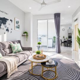 High Floor Partial Seaview 2BR Suite Near Gurney Mansion One 26, khách sạn ở George Town
