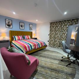 Essence Penthouse by SJP - One Bedroom - Central Kettering - Free Parking