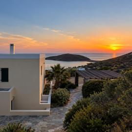 Sea View Serenity, hotel a Kinion