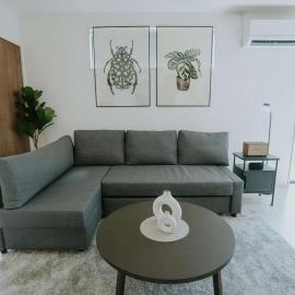 Stylish 2 Story 4BR Home with Parking by Restavio
