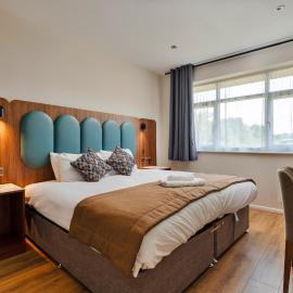 Finest Retreats - Park Hall, 2 Bedroom Apartment, хотел в Eccleston