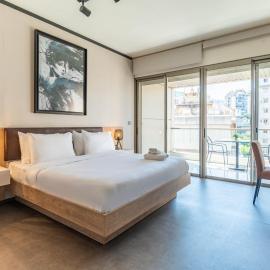 Elara Studio & Balcony in Jounieh – hotel w mieście Al Bāţiyah