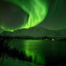 DAVVI Nordlys - Aurora Panorama Lodge, Lyngen Alps, 2 Bathrooms, 6 Guests