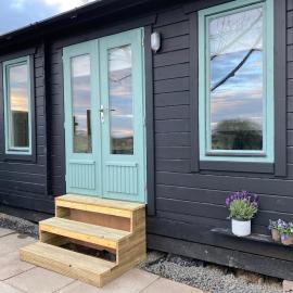 Acklington에 위치한 호텔 The Blackberry Hut - glamping coast and countryside