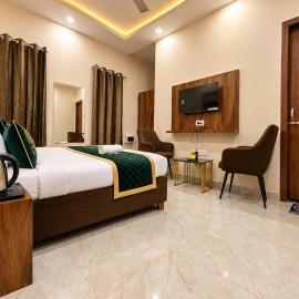 Hotel JSN Amritsar !! Near Golden Temple ! Parking ! Lift ! Family Hotel ! Traveler choice