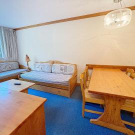 Joli 2 pièces cabine 6 pers., ski aux pieds, exposé sud โรงแรมในเลส์เมอนุยเออร์