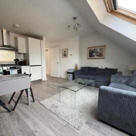 Egham Modern Two Bedroom Apartment