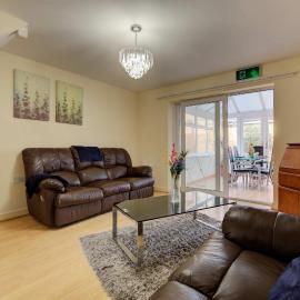 Large Hampton Hargate House w Parking & Garden