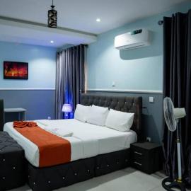 DE-colossus hotel lagos, hotelli kohteessa Lekki