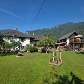 Sachserhof-Herz zuhause, Seele auftanken, für Familien und Paaren- Große Garten, Pool, Gratis Parken & Welan, Zentral gelegen in Kärnten zwischen Berge und Seen