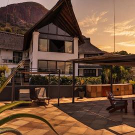 Galagos Guest House, hotel u gradu Hartbesport