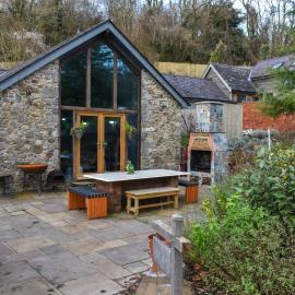 Carreg Gwenlais Barn