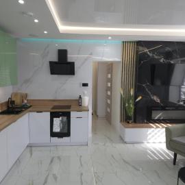 Blu Apartments، فندق في Jugów