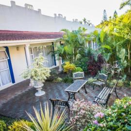 Santorini Guesthouse، فندق في شرق لندن