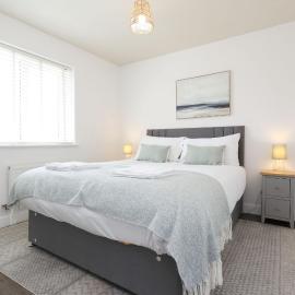 Contractor 4 Bed 3 Bath House Near Airport Parking Barry Island with Parking