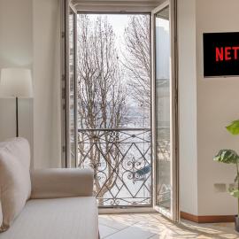 Lake Como View - Suite Lakefront - Station 5', Wifi,萊科的飯店