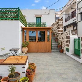 GuestReady - Historic House Mountain Views
