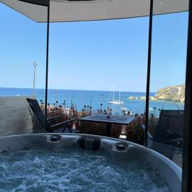 Larimar Luxury Seafront Apartment with Jacuzzi