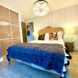 Elegant Apartment - 1 Minute walk to Poole Quay - Great Location - Free Parking - Fast WiFi - Smart TV - Newly decorated - sleeps up to 2! Close to Poole & Bournemouth & Sandbanks