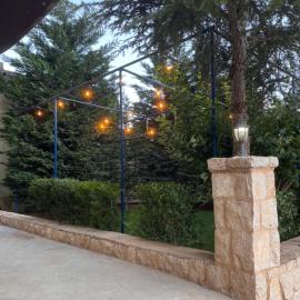 Guest house 1, готель у місті Захла