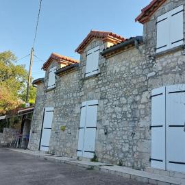 Gite de charme spacieux en pierre à la campagne
