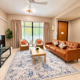 Rania Homestay near KLIA Nilai - 3 King 2 Queen - 4-Bedroom Entire House