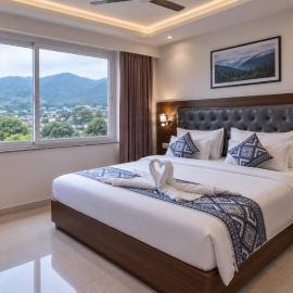Sitara Premium Gangotri Palace, 1km Distance from New Glass Bridge - Tapovan #privateparking، فندق في ريشيكيش