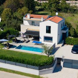 Modern 300m2 Villa - King Beds & Leisure Zone