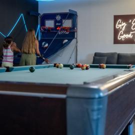 Game Room Fun Mini Golf Sleeps 12