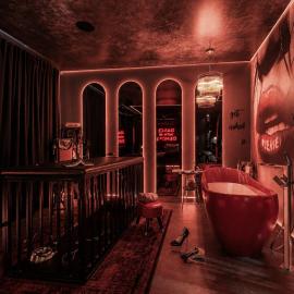BDSM Warszawa Red Velvet Suite- Luxury Studio Adults Only by Atelier Noir, Self Check-in, AC, optional breakfest
