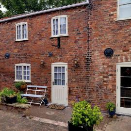 The Stables in Central Horncastle - Pass the Keys