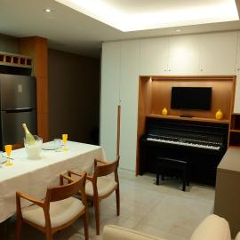 Premium Apt - King Bed - Heated Pool - Piano - AC