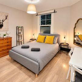 The Red Door House - Private Rooms in Wimbledon, Hotel in London