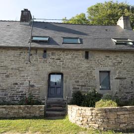 Peaceful Retreat in Traditional Stone House, hotelli kohteessa Pluvigner