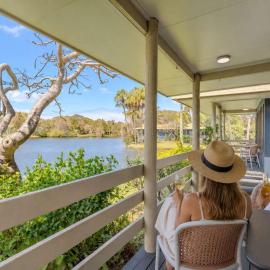 Sanctuary Lakeside Studios By Vacayz, hôtel à Urangan