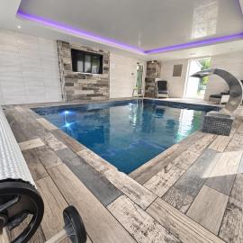 Luxury Cheshire House with Indoor Pool, Cinema & Hot Tub