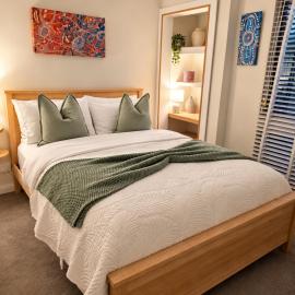 Queen bed apartment- No sharing, your very own space