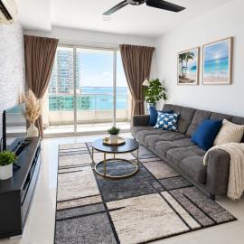 George Town High Floor Seaview Modern Suite 2BR Next to Gurney 23A, hotel a George Town