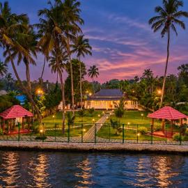 Viesnīca The White Lotus Ashtamudi by VOYE HOMES - Pet Friendly & Events Welcome pilsētā Kolama