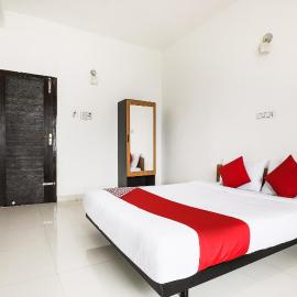 Hotel O Black Pearl Residency، فندق في Pīlamedu