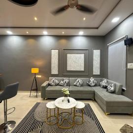Bachelors Paradise Fully Furnished 2bhk with Garden Heart of City, Hotel in Indore