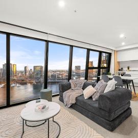 2BR Absolute Waterfront, Balcony, Parking, Pool & Gym, Docklands