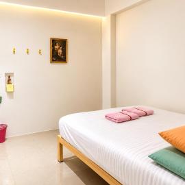Lazy Sunday Khaosan Hotel